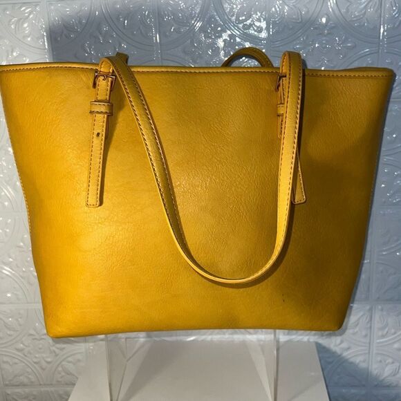 Urban Expressions Tote - Picture 3 of 9